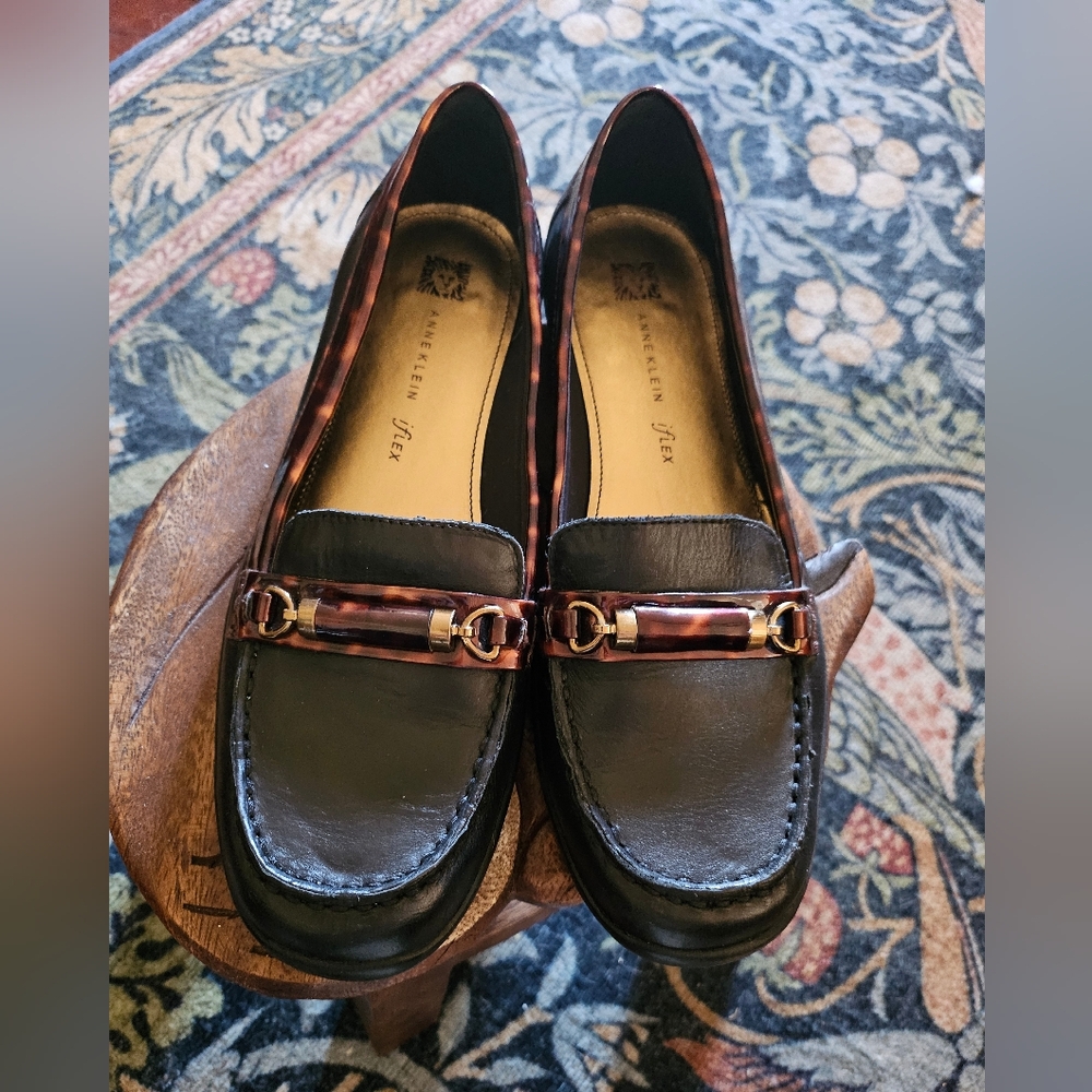 Anne Klein iflex Women's Black Leather Loafers wirh tortoise shell/brass 9m